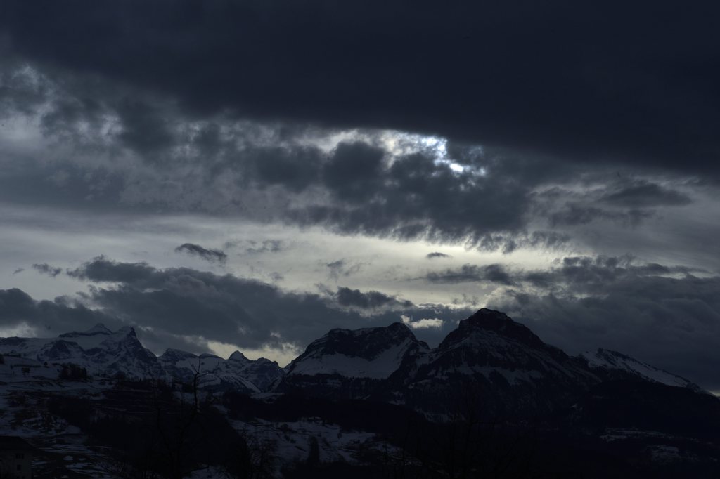 Quatre accidents mortels sont survenus dans les montagnes suisses ce week-end. 