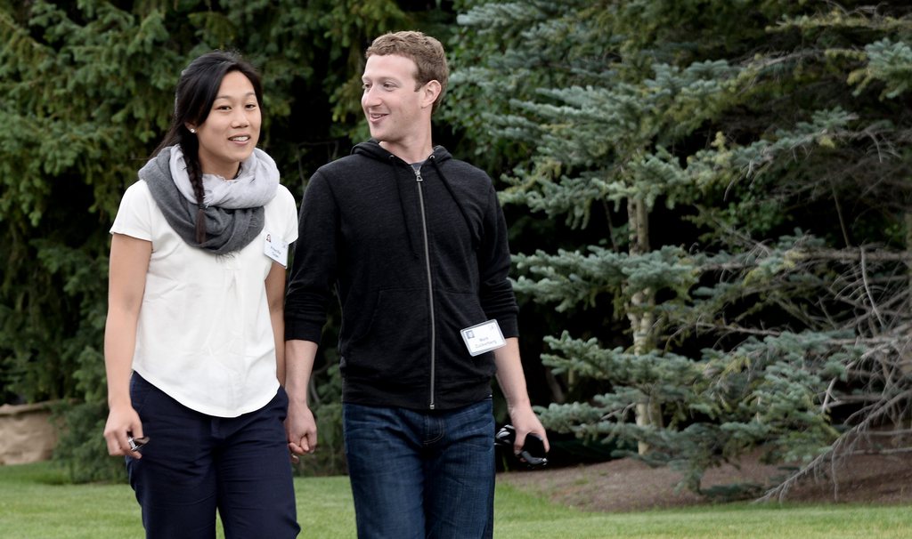 Mark Zuckerberg et sa femme Priscilla Chan feront un don de 23,8 millions de francs pour lutter contre le virus Ebola.