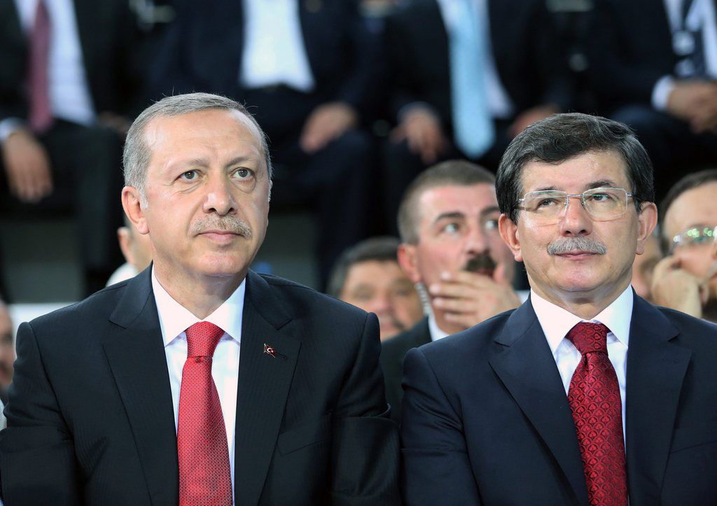 Le Président turc Recep Tayyip Erdogan (droite) and et le nouveau Premier ministre Ahmet Davutoglu.