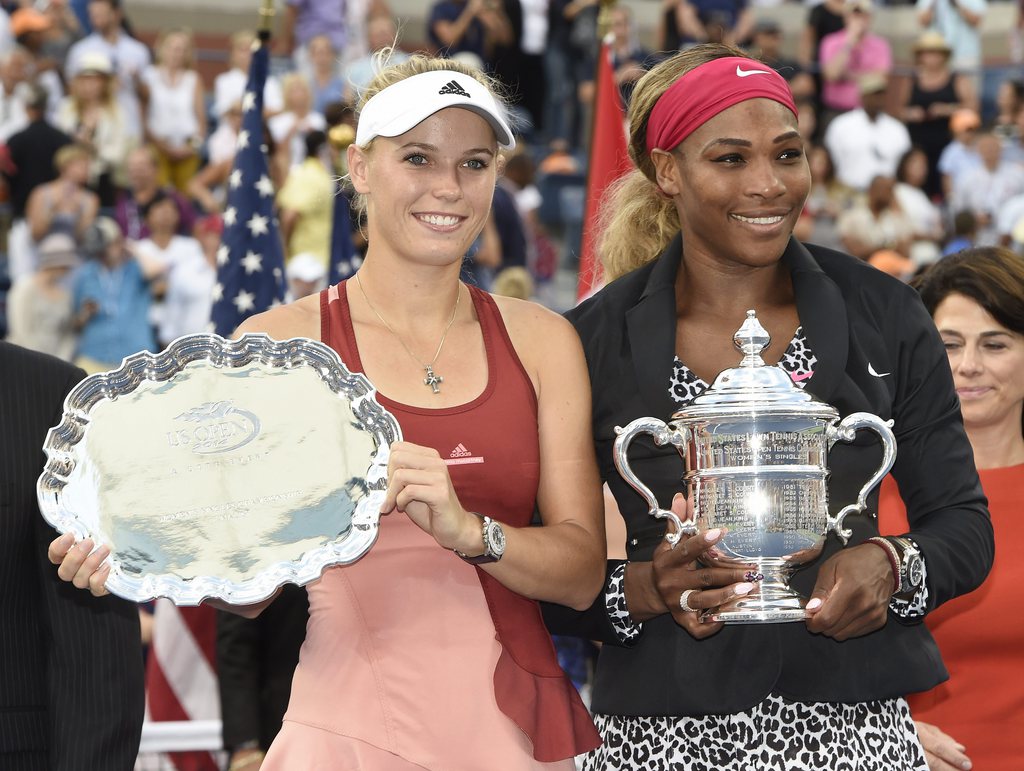 Caroline Wozniacki (à gauche) a oublié son chèque de 1,45 million de dollars, gagné après sa défaite contre Serena Williams dans la finale de l'US Open.