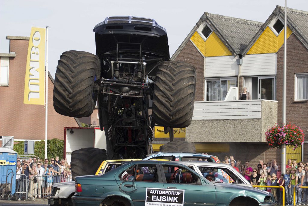 Un accident de monster truck a ait trois morts et cinq blessés dimanche aux Pays-Bas.