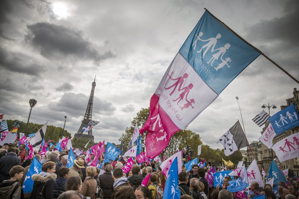 La manif pour tous est de retour dans la rue pour protester contre la politique familiale française. 