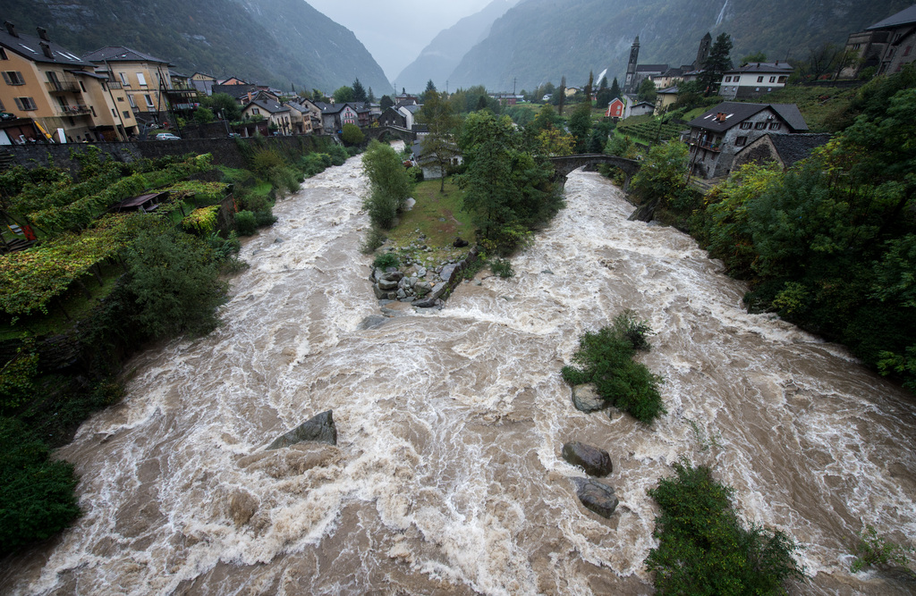 Le danger de crue du fleuve Ticino a été levé à 3 sur une échelle de 5, suite aux précipitations qui s'abattent sur la région depuis dimanche.