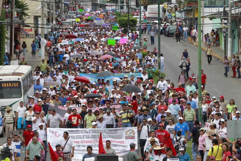 Parallèlement à cette arrestation, des milliers de manifestants ont défilé dans les rues d'Acapulco.