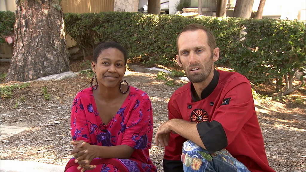 Daniele Watts et son petit ami Brian Lucas se sont exprimés devant les médias après leur interpellation à Los Angeles.