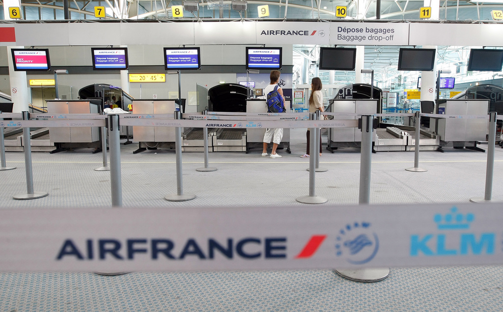 Des négociations qui patinent et plus de la moitié des avions qui ne décollent pas: le week-end s'annonce compliqué pour les passagers d'Air France. Les pilotes et la direction de la compagnie aérienne étaient toujours embourbés dans le conflit vendredi.