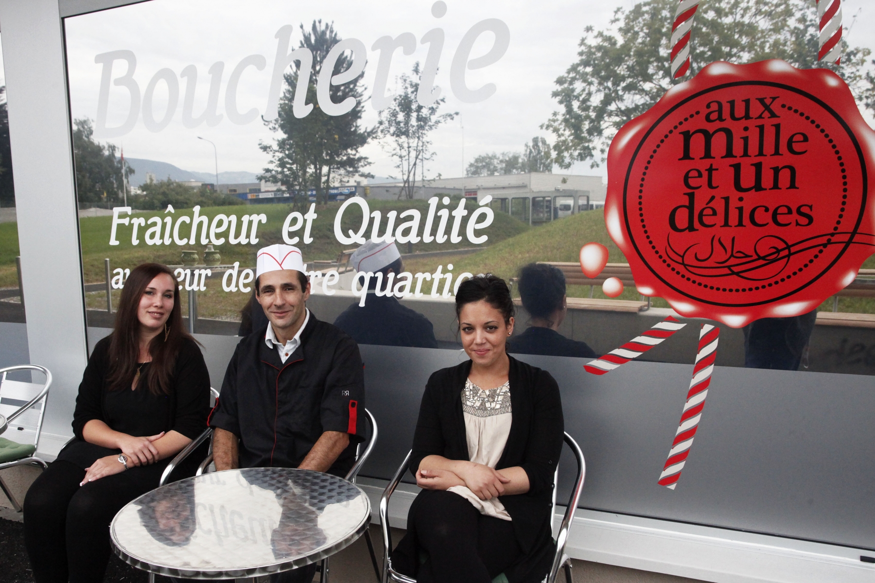 L'équipe de l'épicerie (de gauche à droite: Leila Henry (gérante), Marouane Boulegheb et Laetitia Bouillier.
