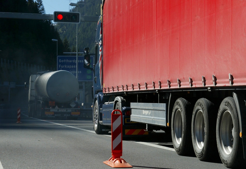 Depuis lundi, les transporteurs de marchandises par camions doivent présenter un certificat de capacité en plus de leur permis de conduire.