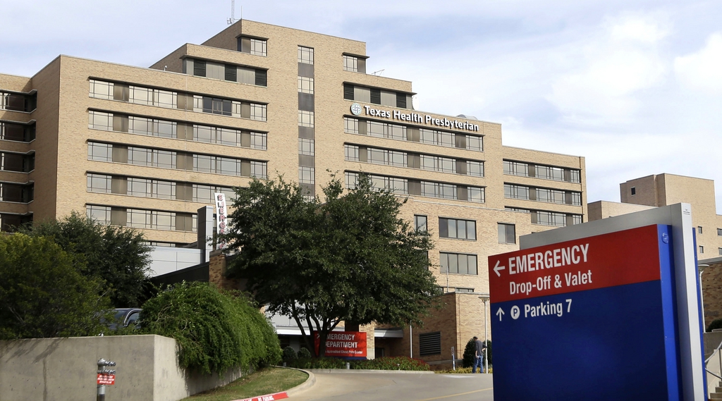 Une infirmière d'un hôpital de Dallas au Texas, aux Etats-Unis, qui avait été contaminée par Ebola en soignant un patient libérien depuis décédé, est guérie de la maladie.
