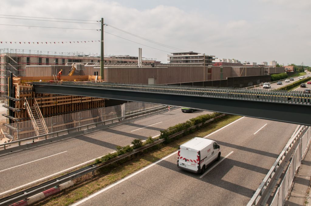 Les travaux du pont de la route de Luins à Gland ont été prolongés en raison des mauvaises conditions estivales. 