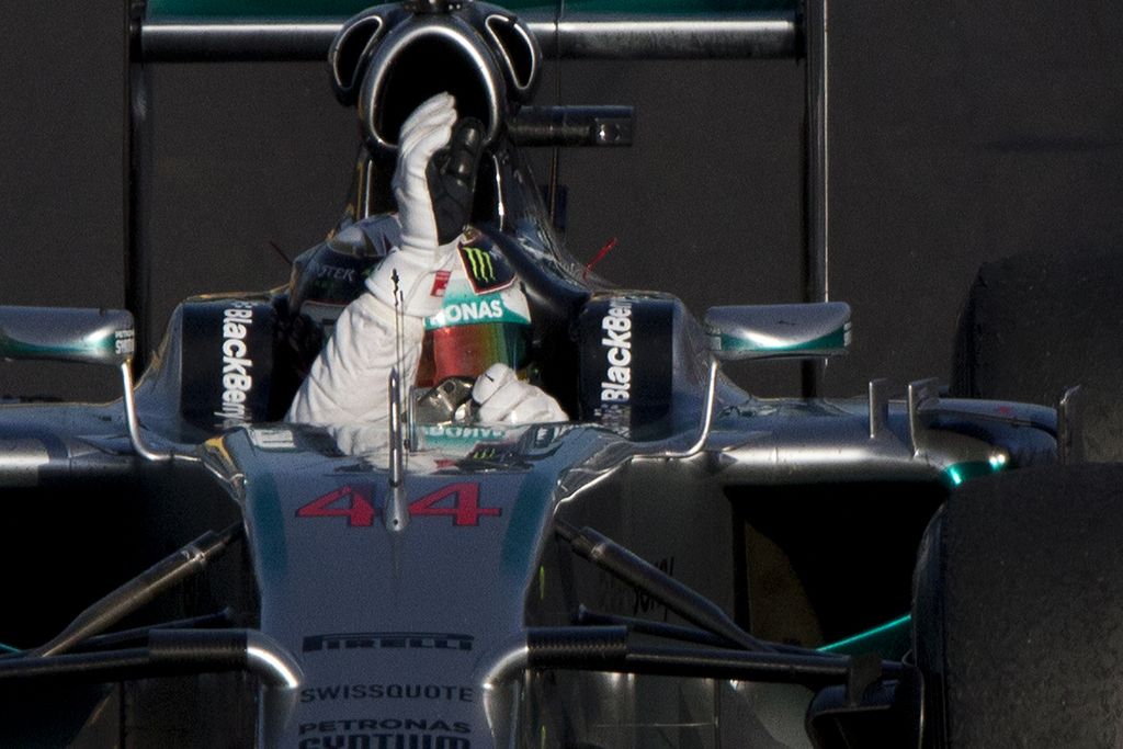 Lewis Hamilton (Mercedes) a renoué avec la victoire. Il a remporté le Grand Prix d'Italie à Monza, après avoir pourtant manqué son départ. Nico Rosberg (Mercedes) a fini 2e devant Felipe Massa (Williams-Mercedes).
