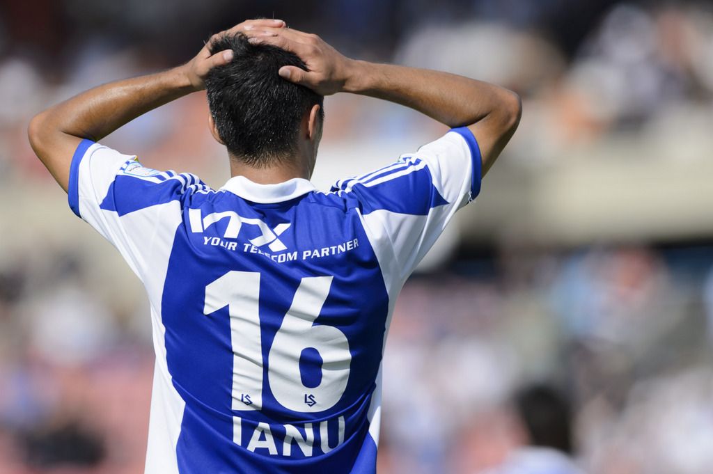 Le joueur lausannois Cristian Ianu montre sa déception lors de la rencontre de football de Challenge League entre le FC Lausanne-Sport et le FC Wohlen ce dimanche au stade de la Pontaise à Lausanne.