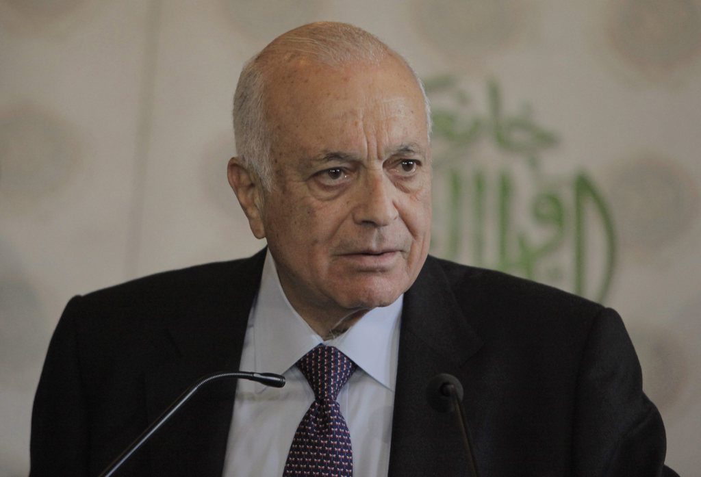 Le chef de la Ligue Arabe Nabil Al-Arabi a appelé dimanche les pays arabes à faire face "militairement et politiquement" aux jihadistes de l'Etat islamique (EI) qui sévissent en Irak et en Syrie.