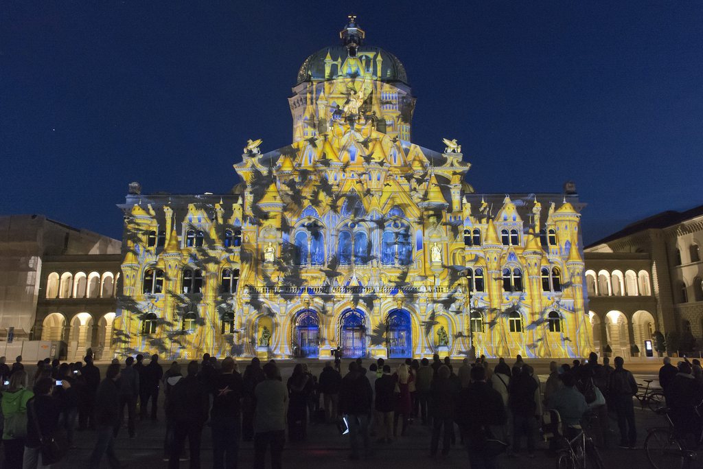 La façade du Palais fédéral tiendra lieu d'écran géant dès vendredi et pendant six semaines au spectacle son et lumière "Rendez-vous am Bundesplatz".
