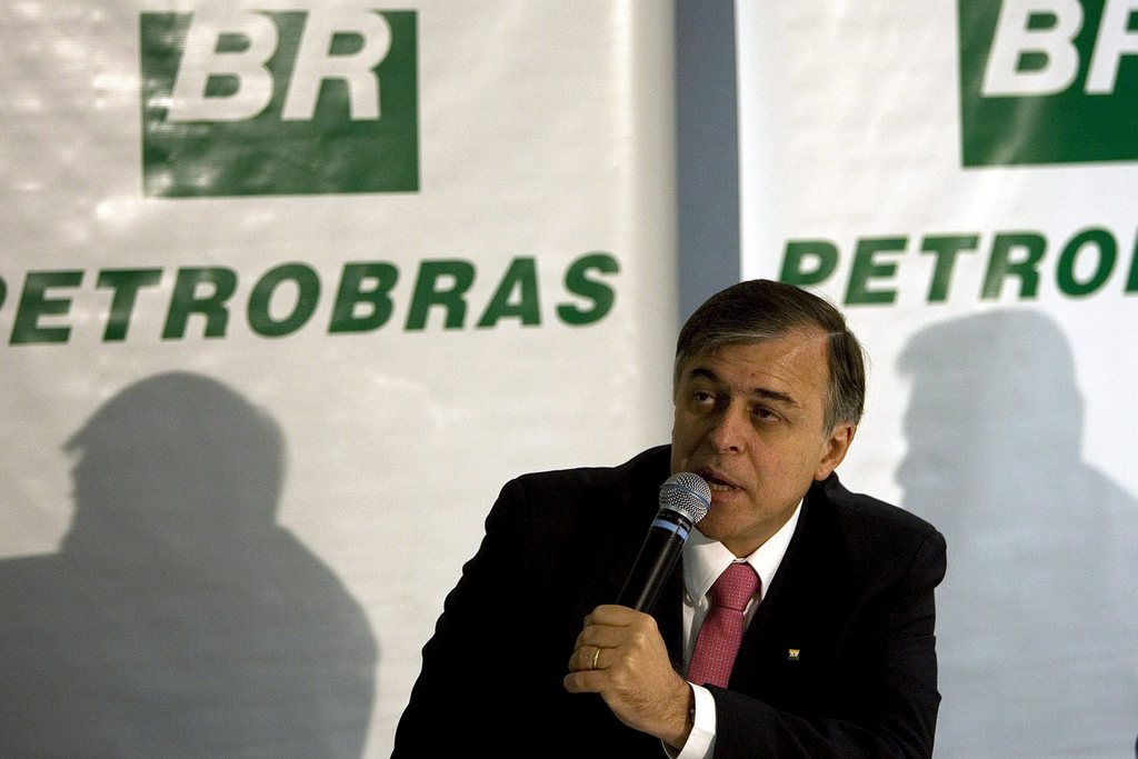 En pleine campagne électorale au Brésil, un ex-directeur de Petrobras, incarcéré pour blanchiment, a dénoncé à la police un vaste système de pots-de-vin versés par la compagnie pétrolière nationale à des dizaines de parlementaires.