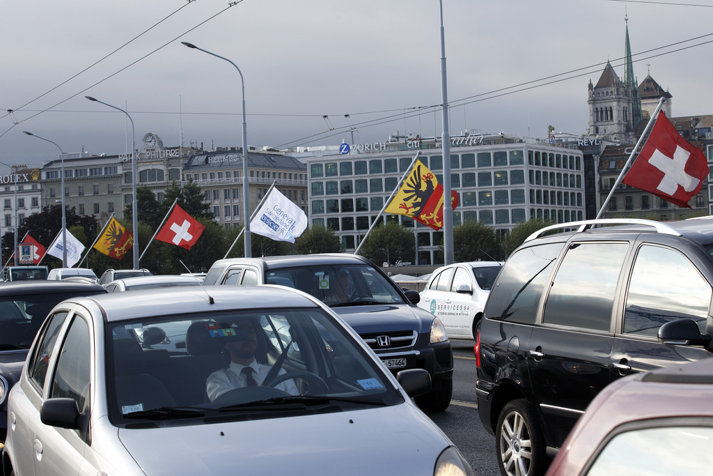 Le tunnel routier sous la rade genevoise ne verra pas le jour. Selon des résultats encore partiels, les Genevois ont nettement refusé dimanche l'initiative de l'UDC qui demandait la construction d'une petite traversée afin de désengorger le trafic au centre-ville.