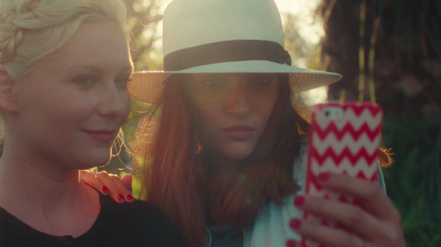 L'actrice Kirsten Dunst participe à un court-métrage anti-selfie.