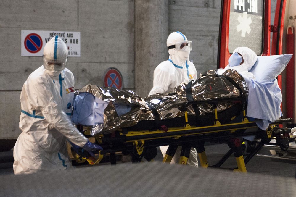 Un patient souffrant du virus ebola est pris en charge aux Hôpitaux Universitaires de Genève.