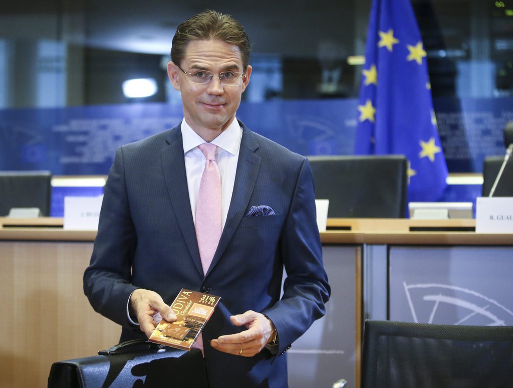 Le commissaire européen chargé des Affaires économiques Jyrki Katainen a annoncé que la Commission ne demanderait pas à l'Italie et à la France de revoir leurs budgets.