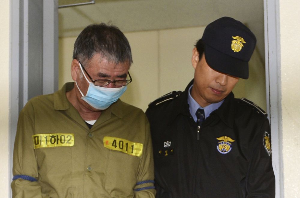 Lee Joon-seok, 69 ans, avait quitté précipitamment le navire après le naufrage.