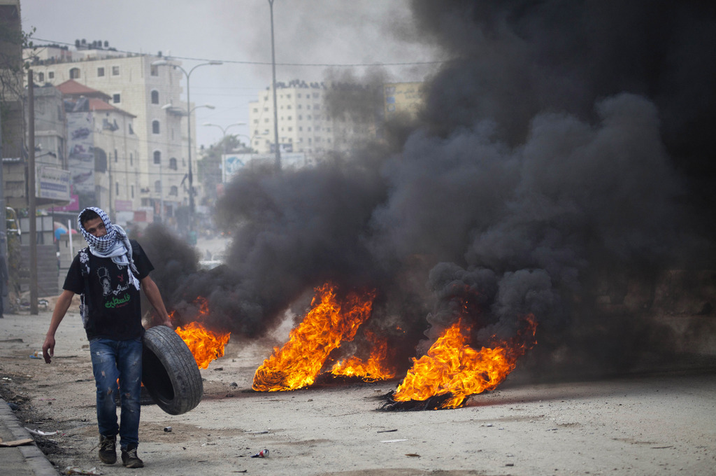 Des policiers israéliens sont entrés sur le troisième lieu saint de l'islam pour disperser des manifestants masqués mercredi matin.