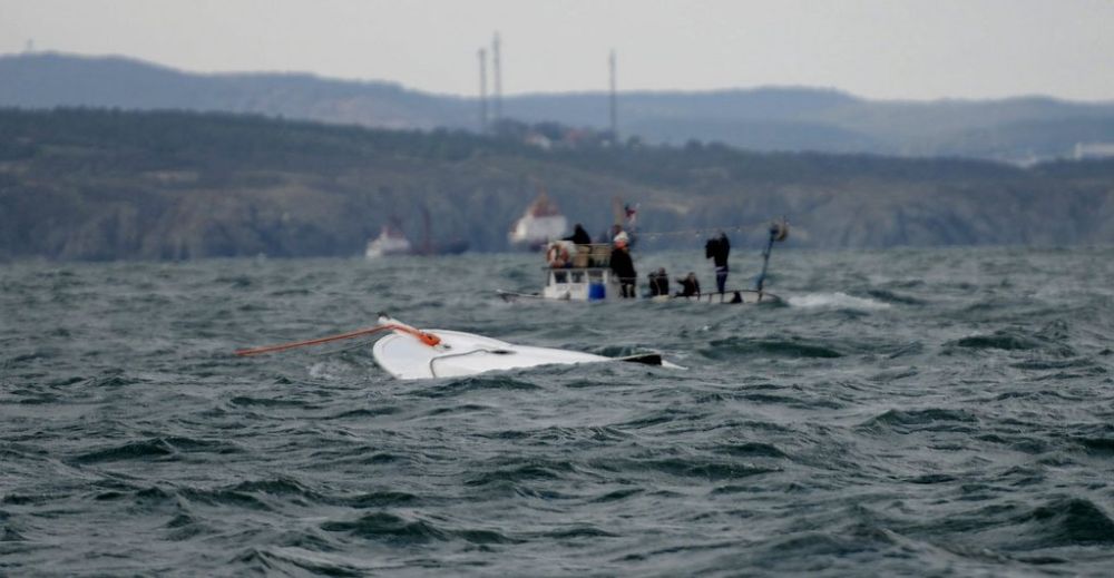 Le naufrage a fait au moins 24 victimes parmi les migrants.