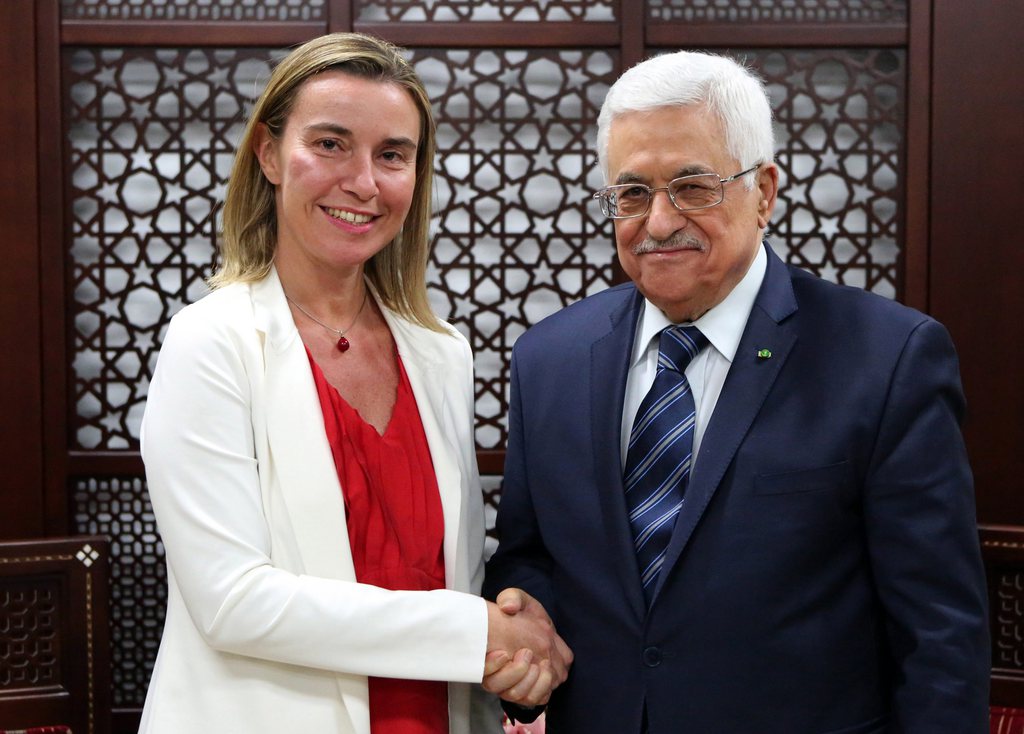 Federica Mogherini, cheffe de la diplomatie de l'UE et Mahmoud Abbas, lors de leur rencontre ce 8 novembre 2014. 