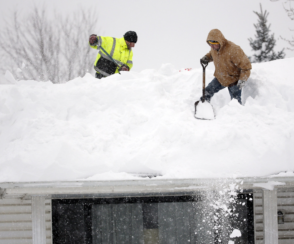 La tempête a déposé une couche de neige massive sur divers endroits de la région de Buffalo.