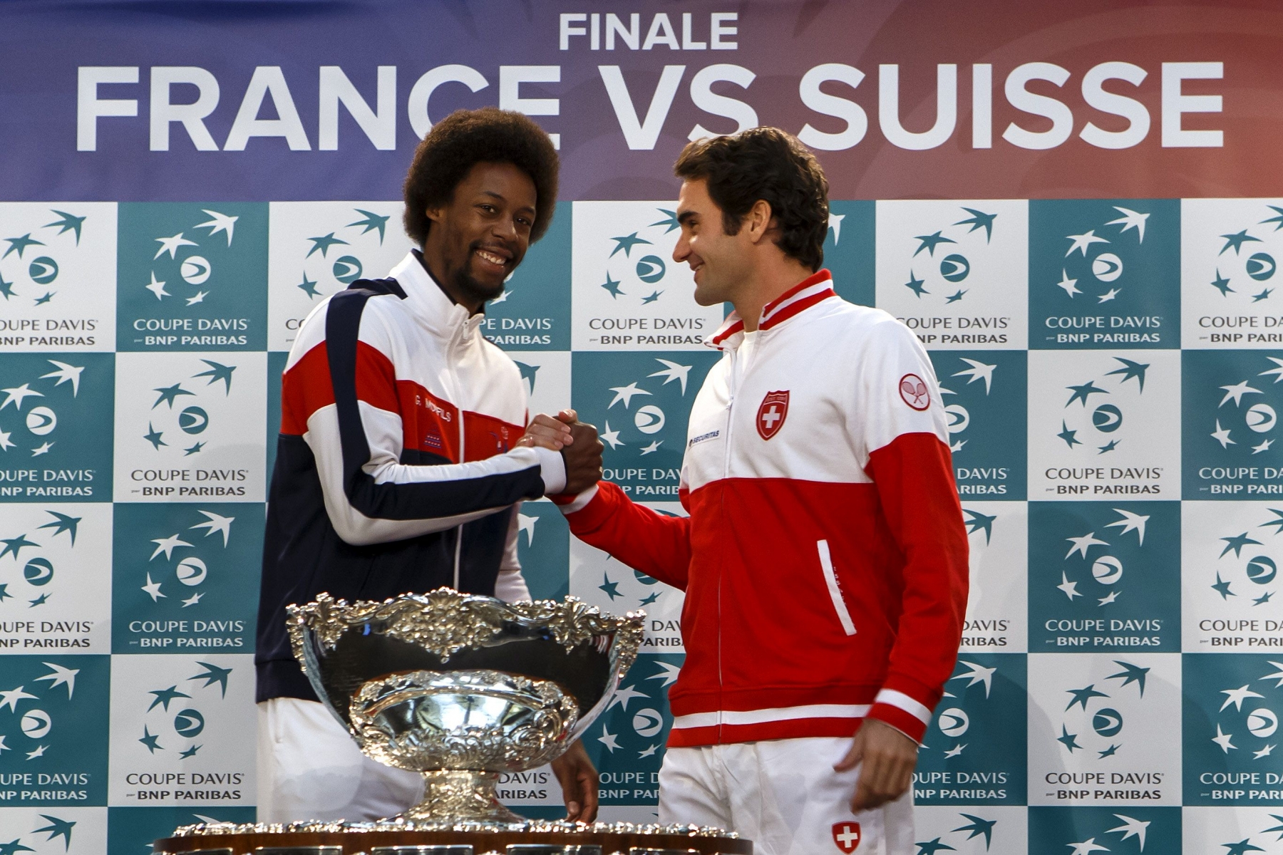 Gael Monfils avec Roger Federer, lors du tirage au sort.