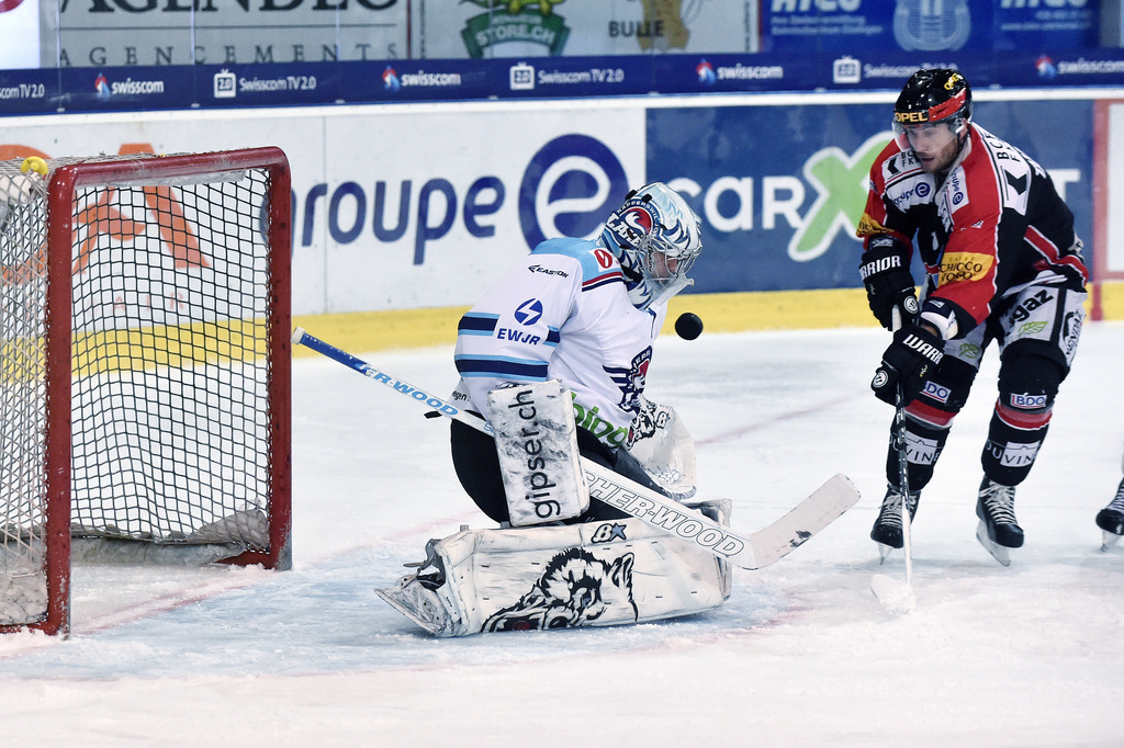 Jeff Tambellini bute sur Benjamin Conz, à l'image de Fribourg sur Rapperswil. 