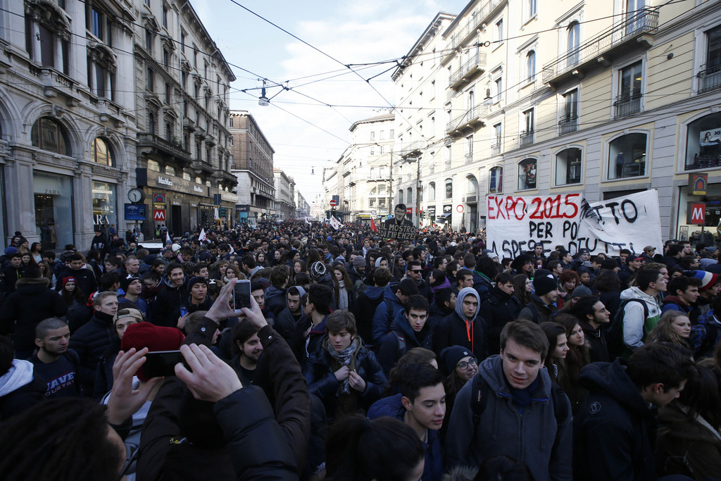 Des centaines de milliers d'Italiens sont descendus dans la rue vendredi, paralysant le pays.