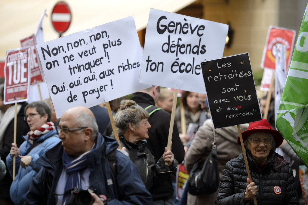 Jeudi, environ 200 fonctionnaires et syndicalistes avaient manifesté devant le Grand Conseil. La droite reste inflexible.