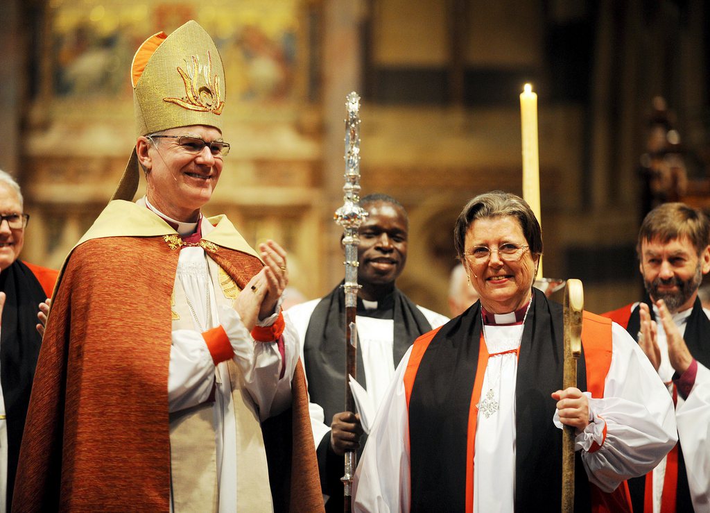 En Australie, les femmes prêtres peuvent déjà occuper la fonction d'évêque. Ici, Barbara Darling, lors de sa consécration à Melbourne en 2008.