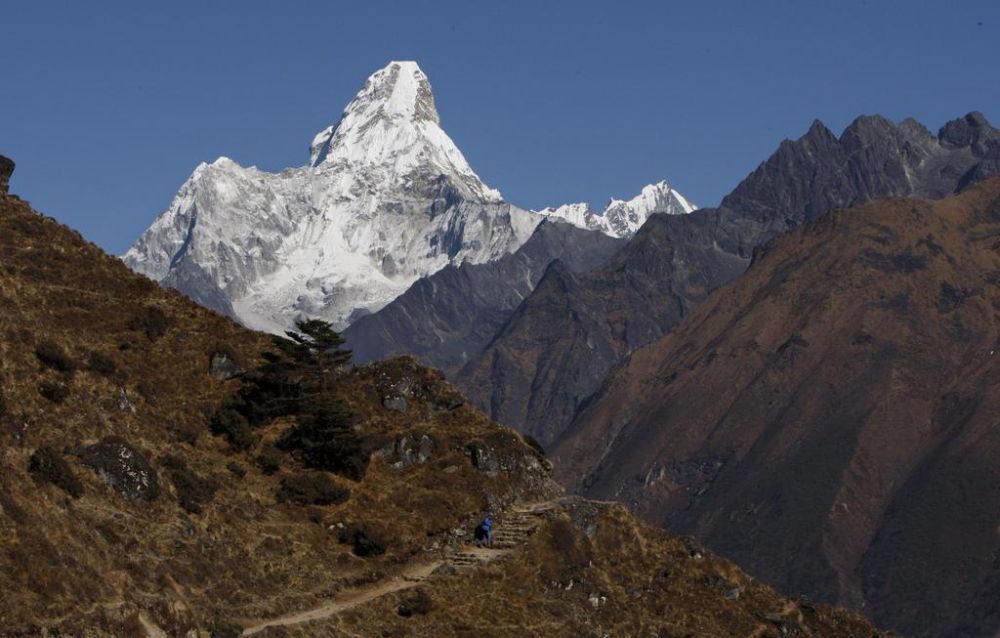 Le sommet du mont Ama Dablam culmine à 6812 mètres d'altitude.