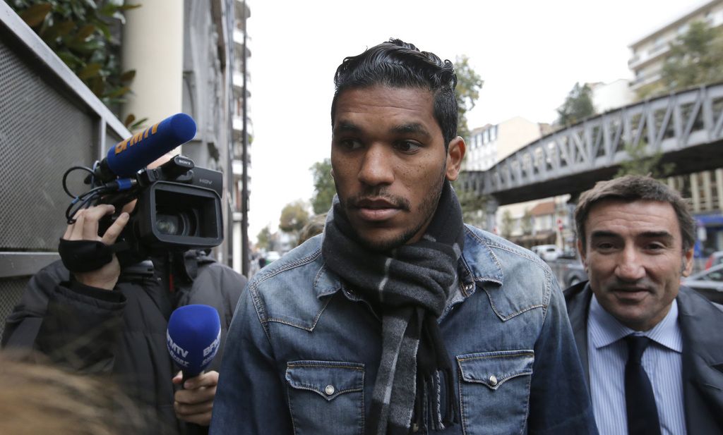 Brazilian striker Brandao  and his lawyer Olivier Martin arrive at the French soccer federation (FFF) for appeal hearings, in Paris, Tuesday, Nov.4, 2014. Brandao was banned for six months for headbutting Paris Saint-Germain midfielder Thiago Motta and breaking his nose after a match between PSG and Bastia. (AP Photo/Francois Mori)