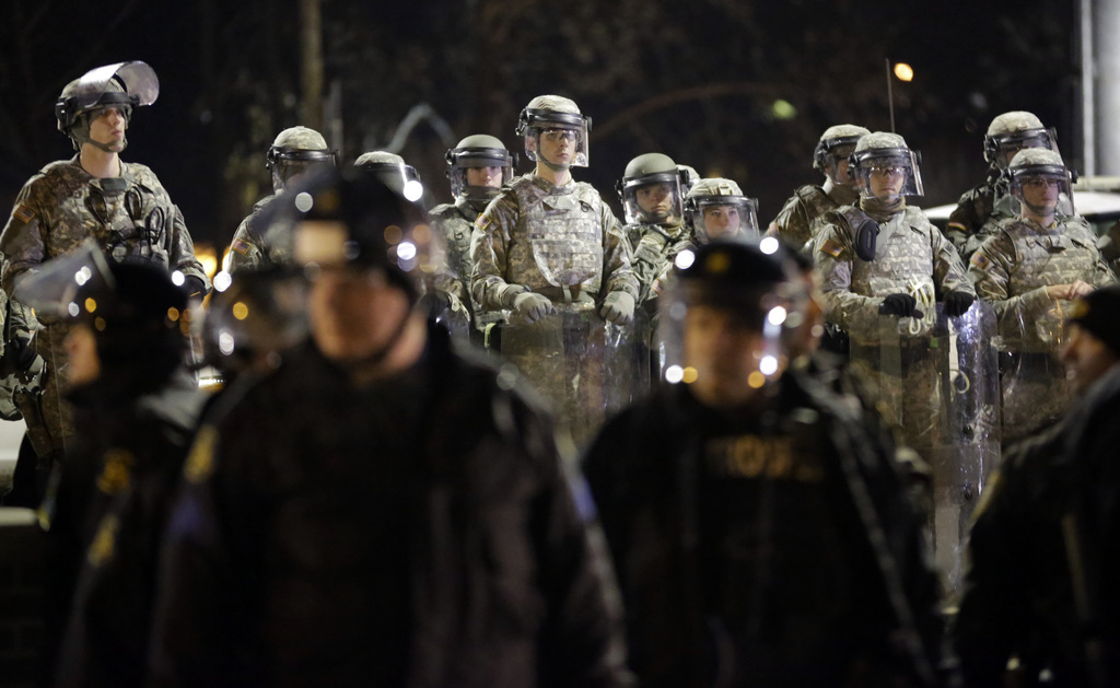 Le gouverneur de l'Etat du Missouri, Jay Nixon, a ordonné mardi de tripler le nombre de soldats de la Garde nationale à Ferguson, dans la banlieue de St Louis. 
