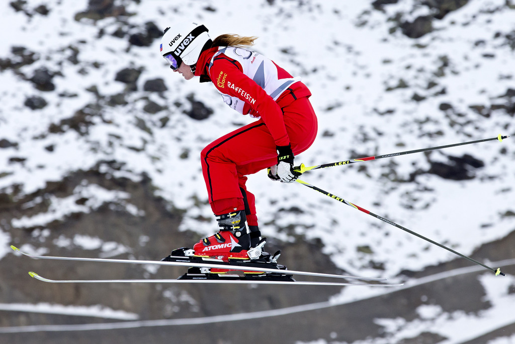 La spécialiste de skicross Jorinde Müller souffre d'une hernie discale et doit observer une pause de deux à trois mois. La Haut-Valaisanne de 21 ans, championne du monde juniors l'hiver dernier, va manquer le début de saison de Coupe du monde.