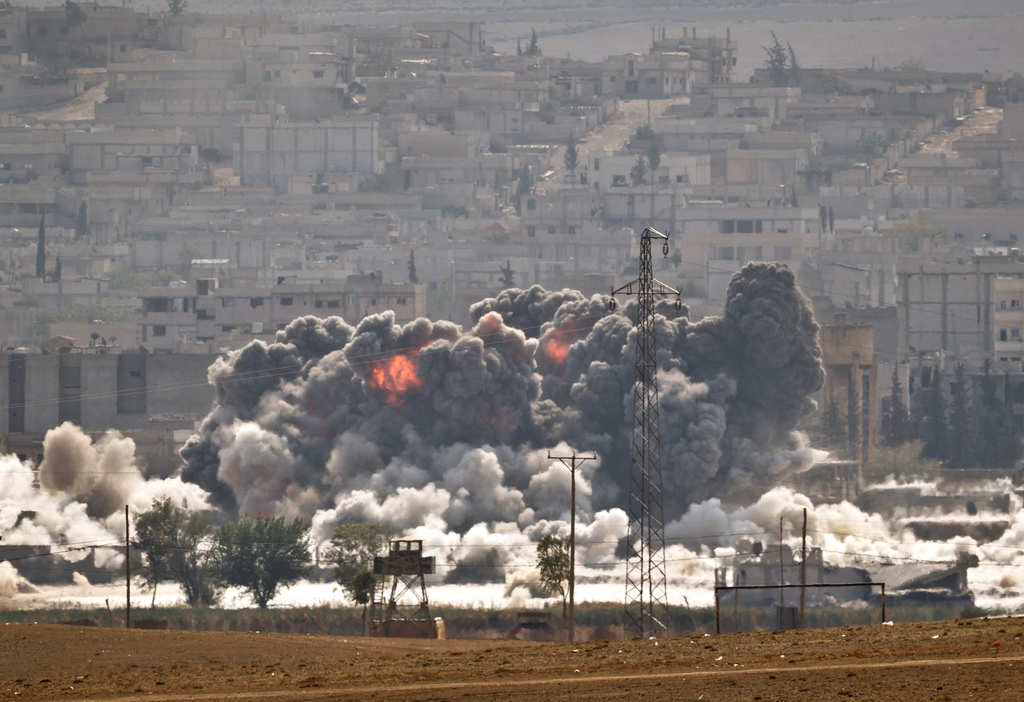 L'armée américaine a effectué mardi quatre raids aériens contre des positions de l'Etat islamique à Kobani, dans le nord de la Syrie. Elle en a aussi mené neuf en Irak avec l'appui d'autres Etats membres de la coalition.
