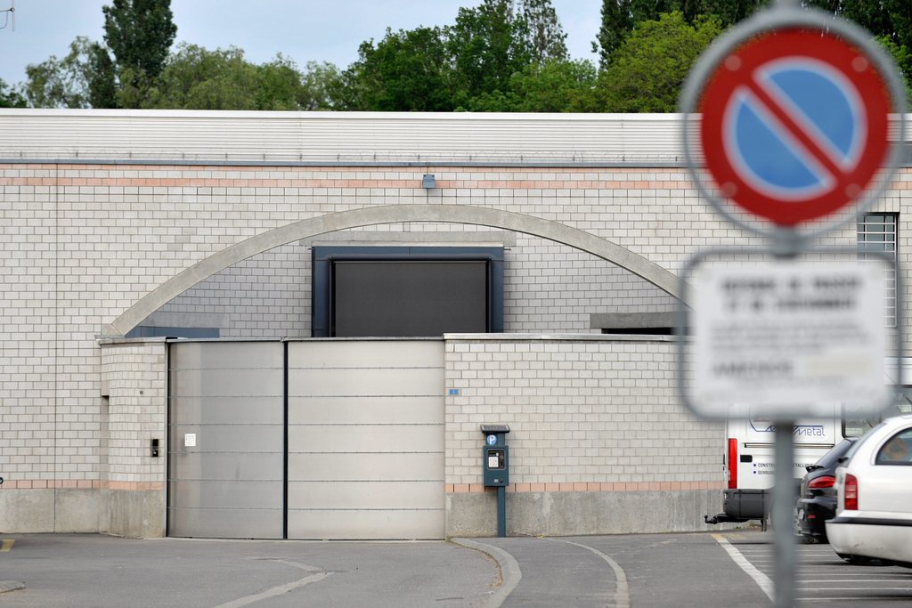 La cour correctionnelle de La Côte a libéré les sept gardiens de la prison de Lonay de toutes les accusations portées contre eux par une détenue.