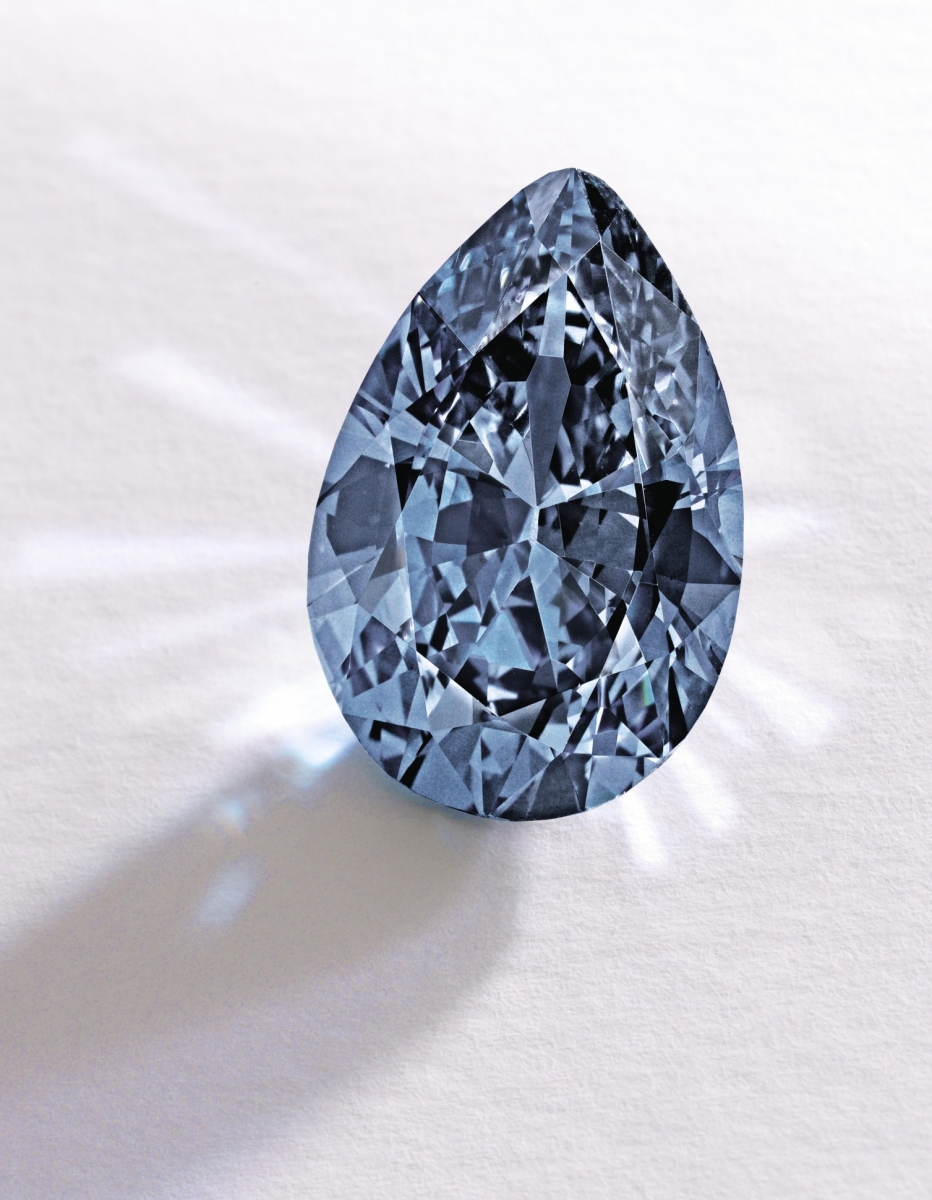 Un diamant bleu en forme de poire a été adjugé 32,6 millions de dollars jeudi à New York.