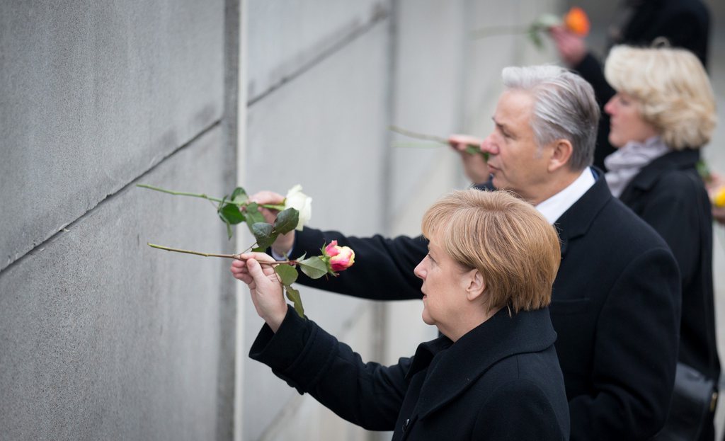 Berlin célèbre dimanche les 25 ans de la chute du Mur avec une grande fête populaire et un hommage à tous ceux qui, le 9 novembre 1989, ont fait tomber la dictature est-allemande. 