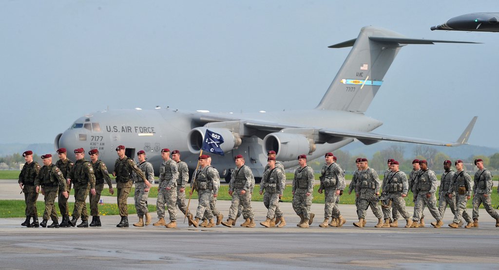 Les soldats américains de retour de mission pour combattre l'épidémie d'Ebola en Afrique de l'Ouest seront désormais placés "à l'isolement" sur la base américaine de Vicenza, en Italie. 