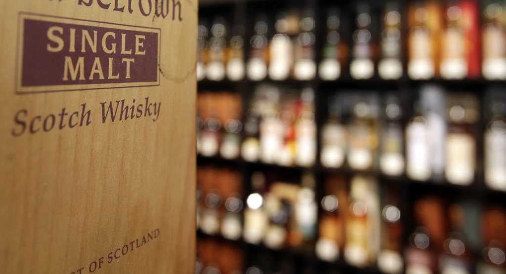 Des millions de bouteilles de whisky, notamment écossais, sont vendues chaque année dans le monde.