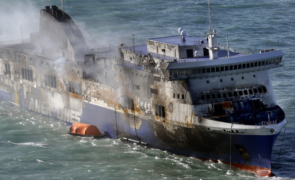 Le ferry a pris feu ce mardi. A son bord, 14 personnes résidant en Suisse.