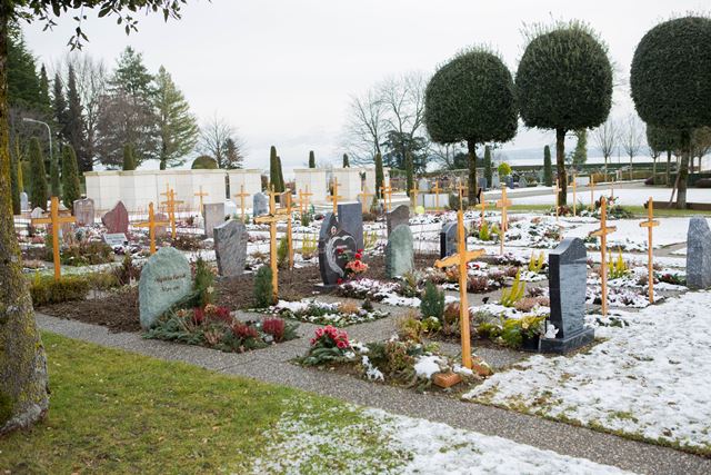 Les règlements sur les cimetières excluent certaines personnes.