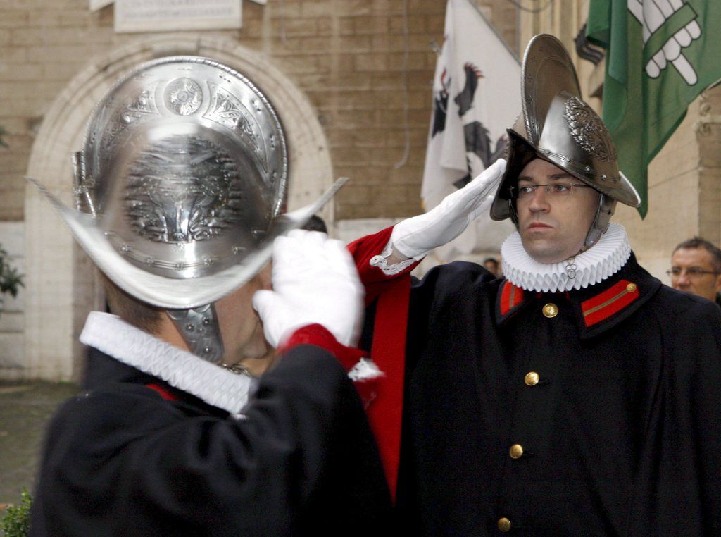 Daniel Rudolf Anrig, new Commander of the Swiss Guard (R) during his inauguration at the Vatican on November 30, 2008. The Swiss Guard are responsible for the pope's personal security and protection of the Vatican since 1506.  KEYSTONE/KARL MATHIS