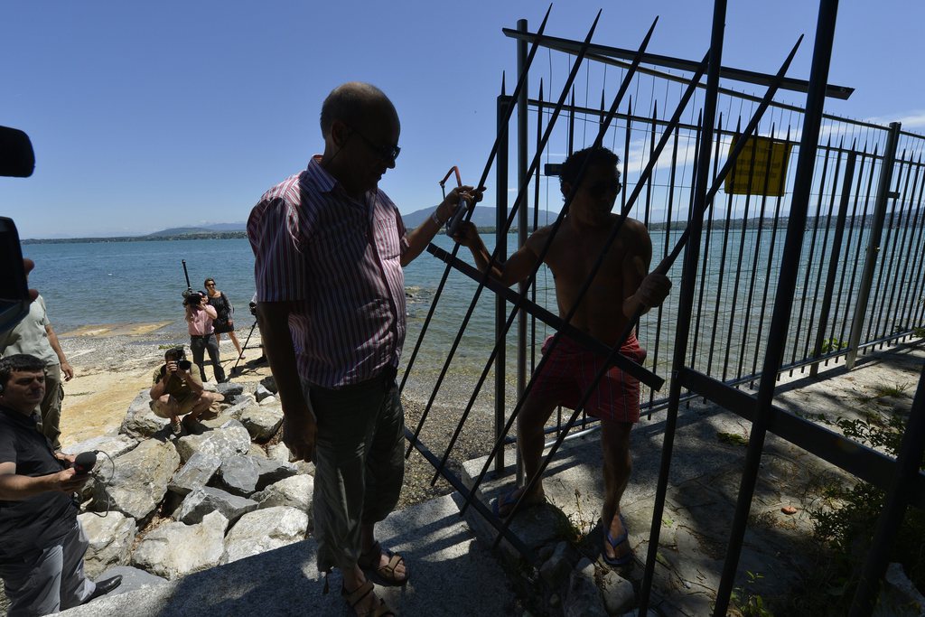 En juin 2012, à Versoix, des membres de "Rives publiques" n'avaient pas hésité à scier une clôture.