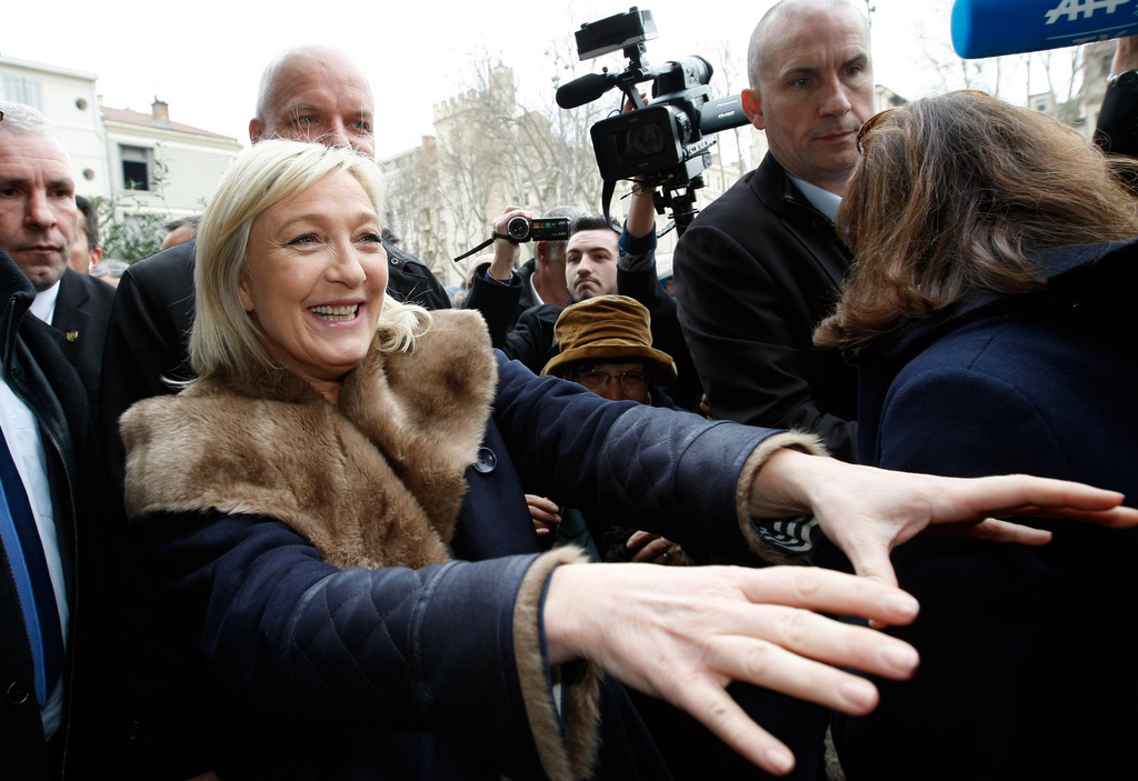 Marine Le Pen peut avoir le sourire: son parti s'apprête à faire main-basses sur les départementales en France.