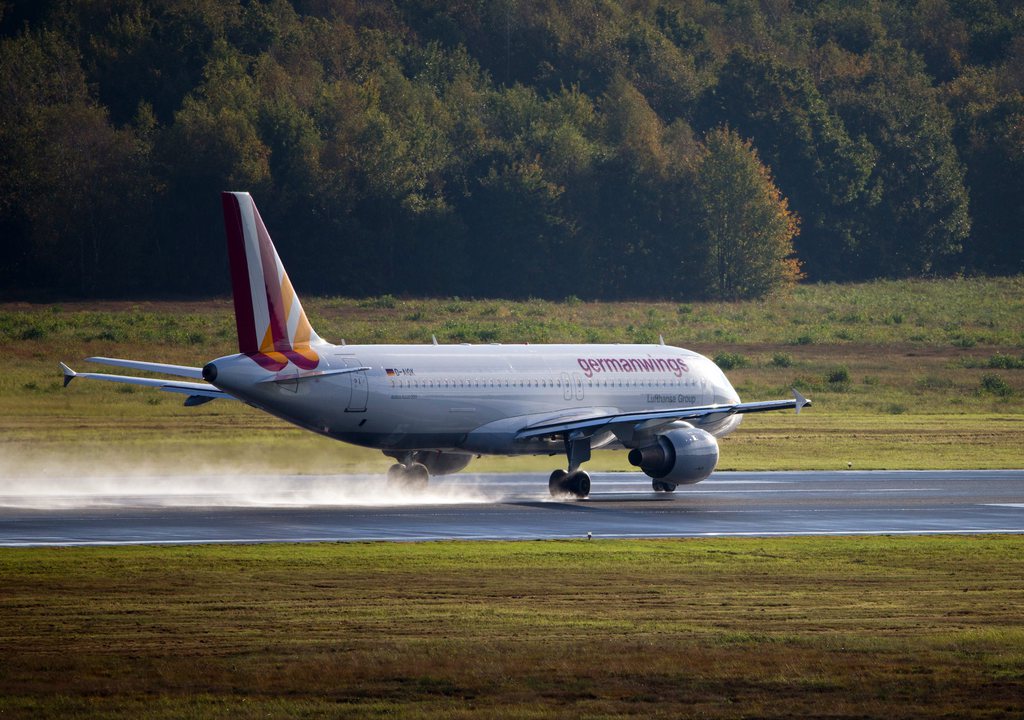 epa04676843 (FILE) A file photo dated 16 October 2014 of a 'Germanwings' Airbus A320  plane taking off from the Cologne/Bonn Airport in Cologne, Germany. A Germanwings Airbus A320 plane crashed over Southern Alps in France with 142 passengers and six crew on board, German air traffic control said 24 March 2015. The plane according to flight data websites was on its way from Barcelona, Spain, to Duesseldorf in Germany.  EPA/ROLF VENNENBERND *** Local Caption *** 51620135