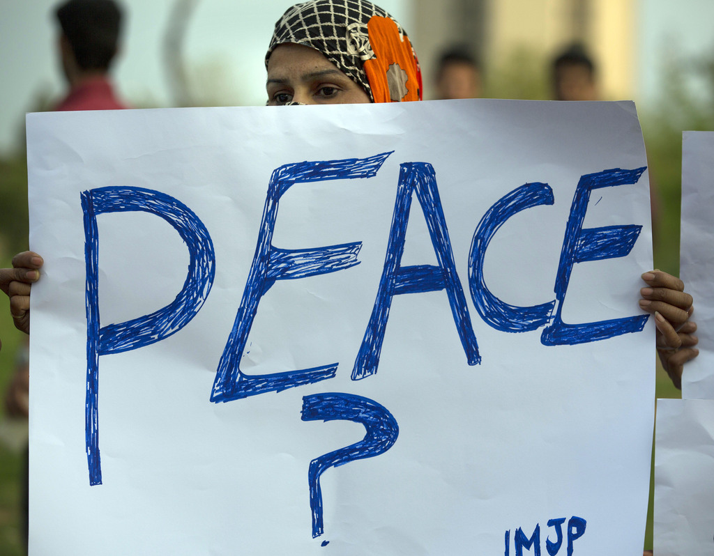 People rally against the war in Yemen, in Islamabad, Pakistan, Monday, March 30, 2015. Pakistan dispatched a plane Sunday to the Yemeni city of Hodeida, to try to evacuate some 500 citizens gathered there, said Shujaat Azim, an adviser to Pakistan's prime minister. Pakistan says some 3,000 of its citizens live in Yemen. (AP Photo/B.K. Bangash)